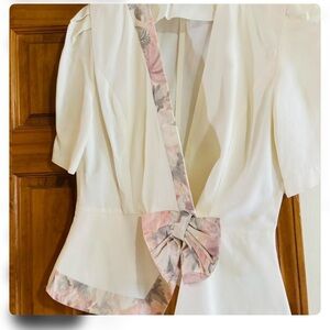 Elegant White Blazer with Floral Accents vintage